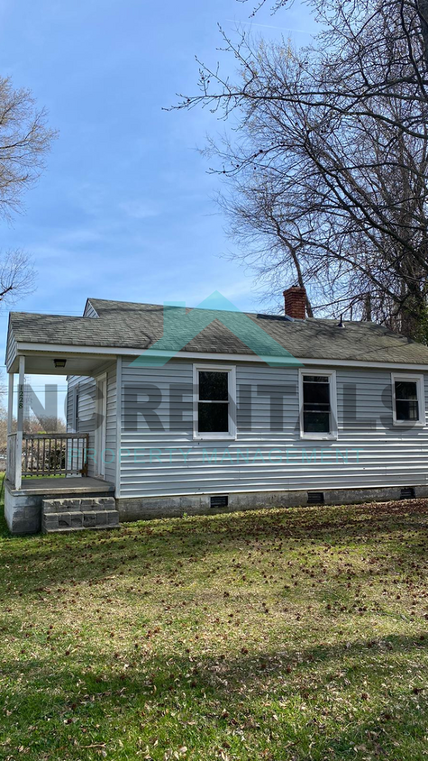 Primary Photo - 1228 E Lindsay St