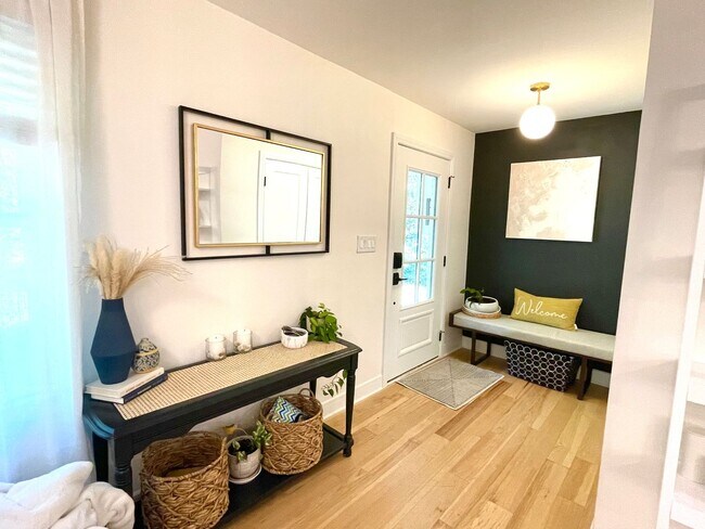 Foto del edificio - Newly Remodeled 3BD, 2.5BA Raleigh Home wi...