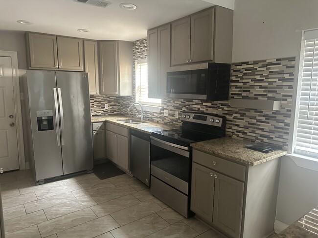 Foto del edificio - 13822 Chalmette Ave