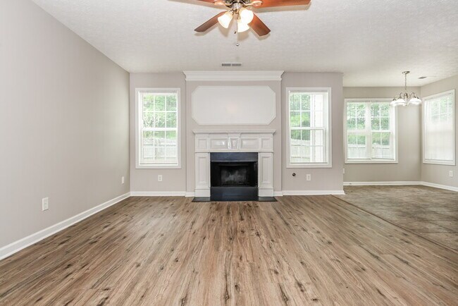 Building Photo - 3807 Riverside Pkwy
