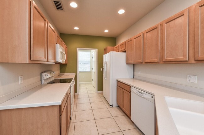 Foto del edificio - 3746 82nd Ave Cir E