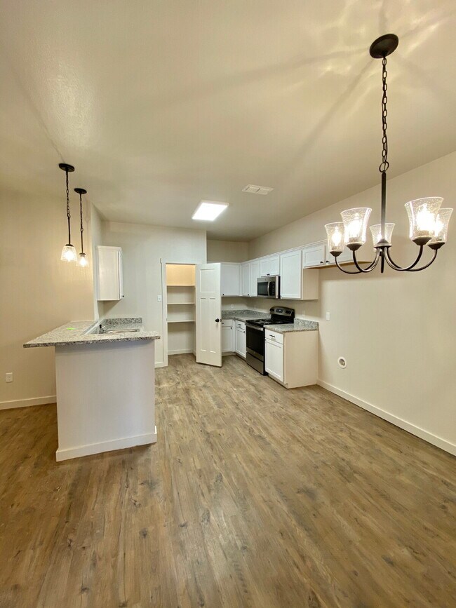 Foto del edificio - Low-Maintenance Luxury in South Lubbock: Turf Yard & Unbeatable Location