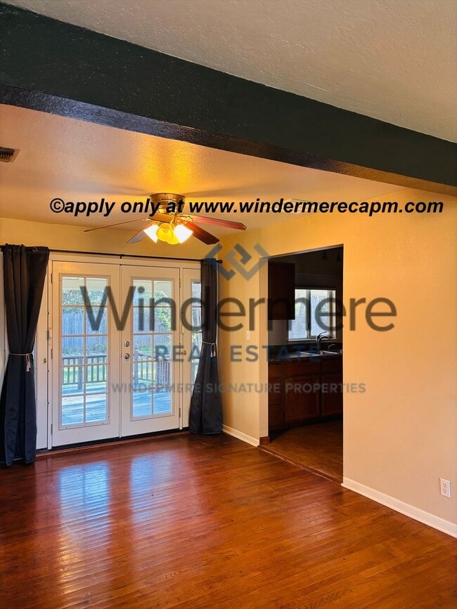 Foto del edificio - Arden Arcade 3 bedroom/ 2 bath on HUGE lot – Space, Location, and Charm!