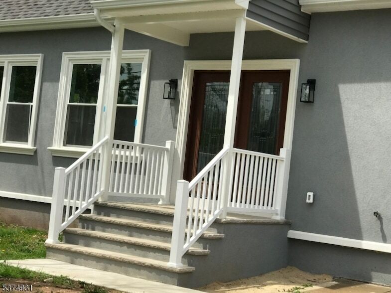 Foto principal - 869 Gates Ave