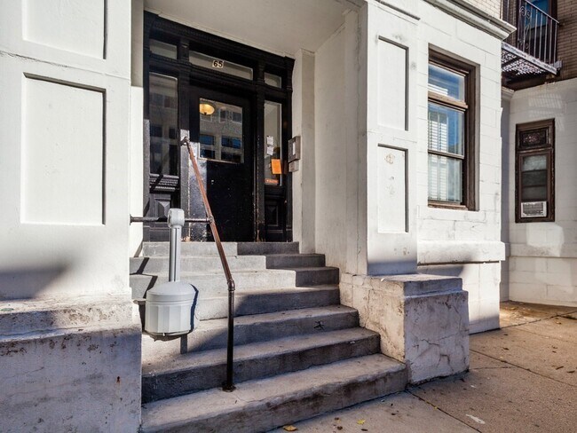 Foto del edificio - 65 Burbank St