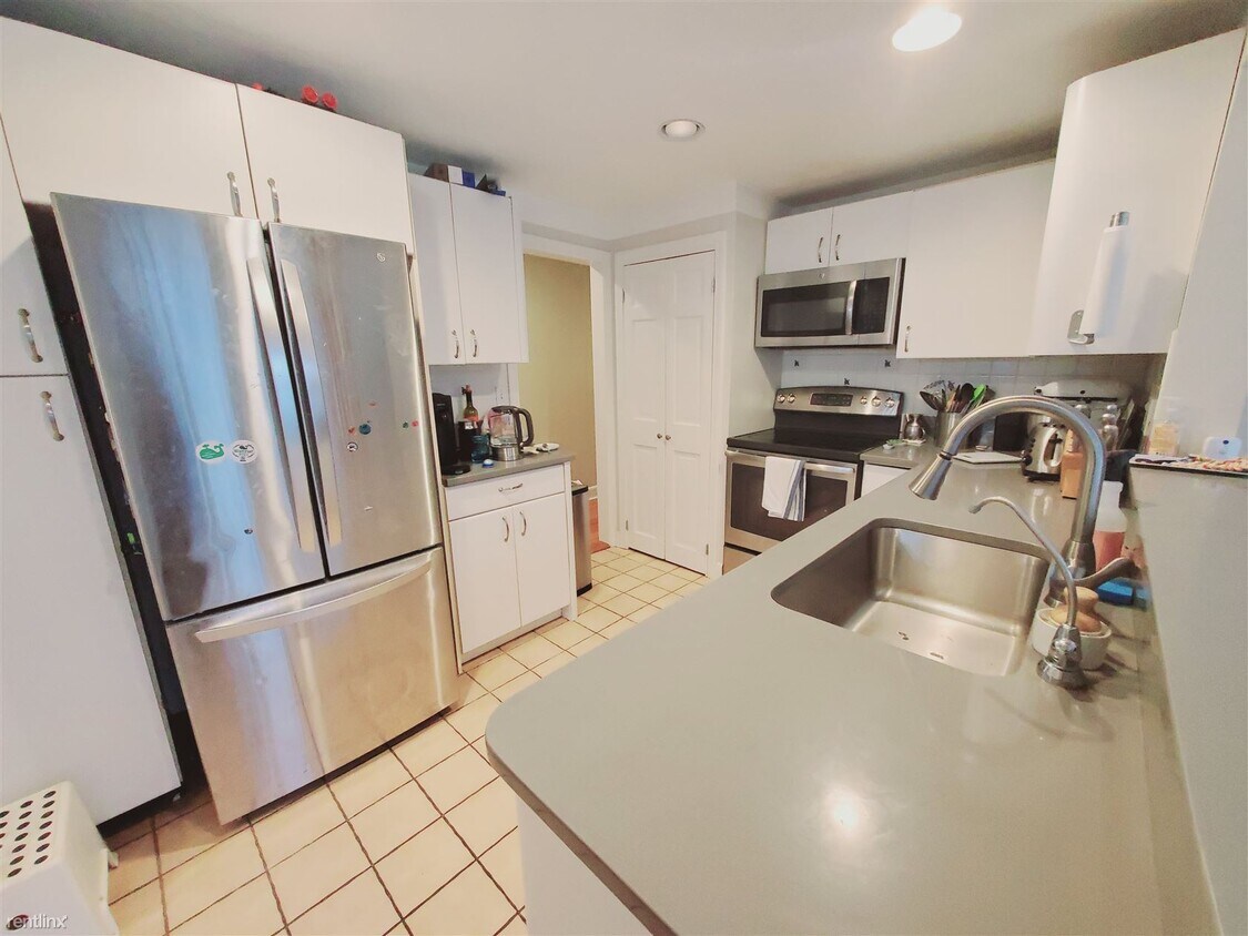 Primary Photo - 3 br, 2 bath House - 349 Ponus Rdg