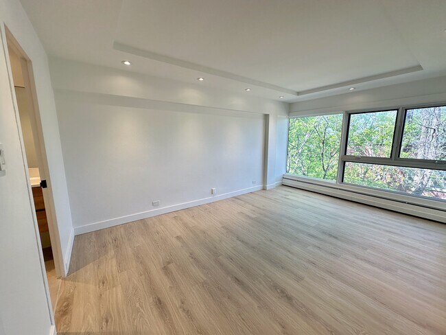 Master Bedroom with ensuite bathroom - 6211 Ch De La Côte-Saint-Luc