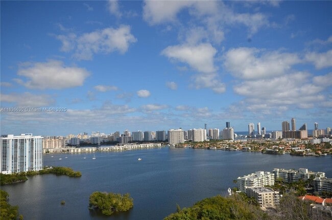 Foto del edificio - 16385 Biscayne Blvd