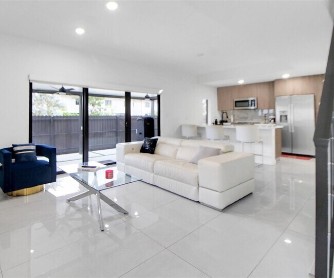 Foto del edificio - 320 NW 13th Ct