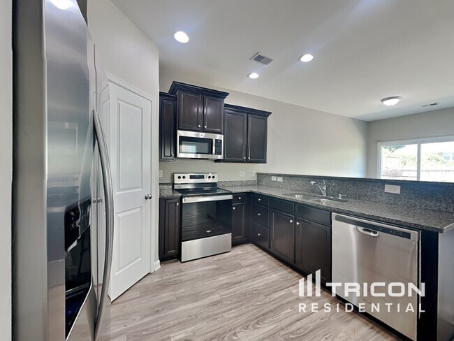 Building Photo - 364 Eastfair Dr