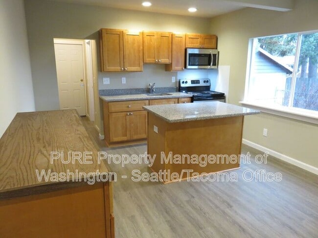 Building Photo - 202 SW Solberg St