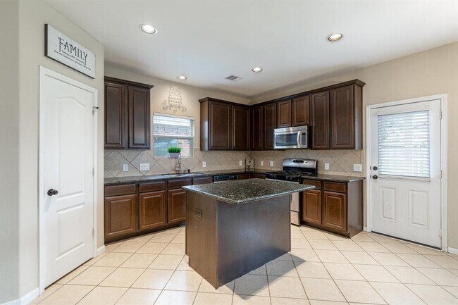 Foto del edificio - 4306 Firebrush Ln