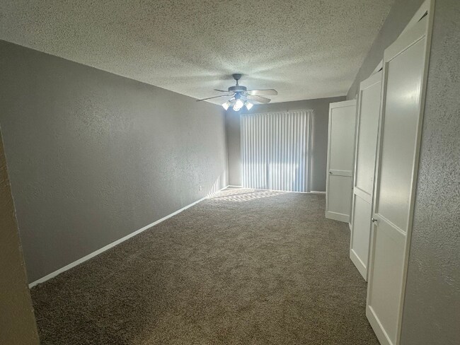 Foto del edificio - 2114 E Marshall Ave