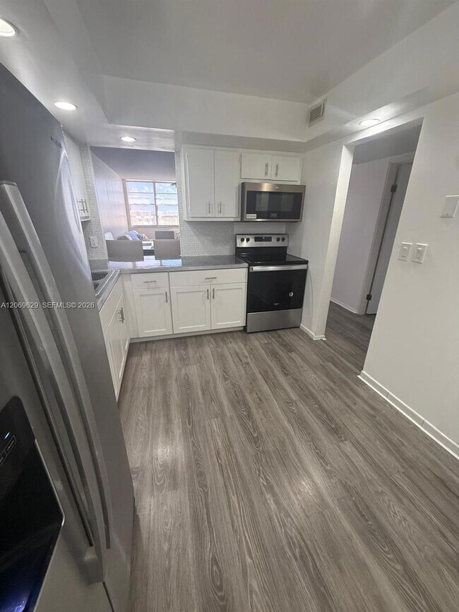 Foto del edificio - 1351 NE Miami Gardens Dr