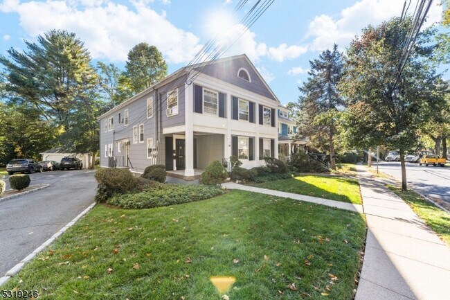 Foto del edificio - 58 Dunnell Rd