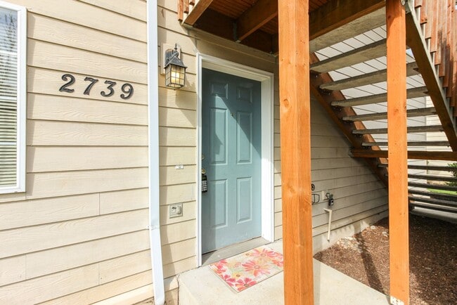 Building Photo - 2739 SW Jasmine Pl
