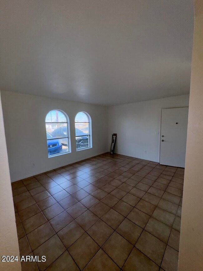Foto del edificio - 10213 N 15th Ave