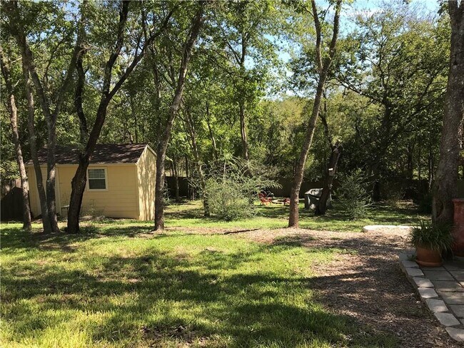 Building Photo - 6404 Garden View Dr
