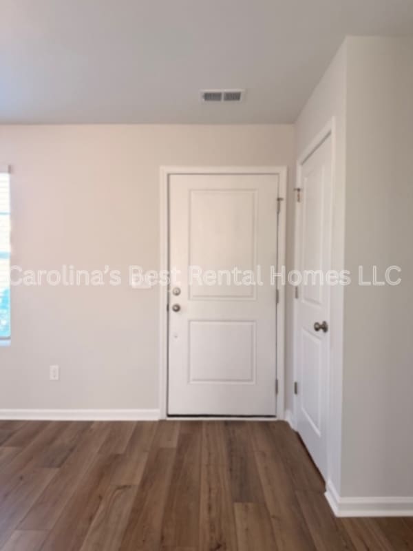 Building Photo - 2026 Skyline Rd