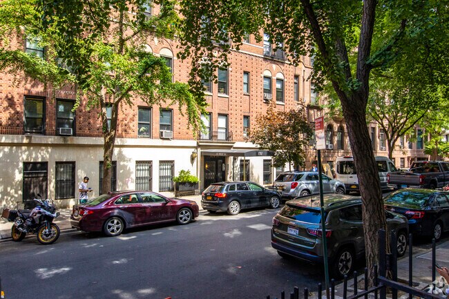 Foto del edificio - 151 W 74th St