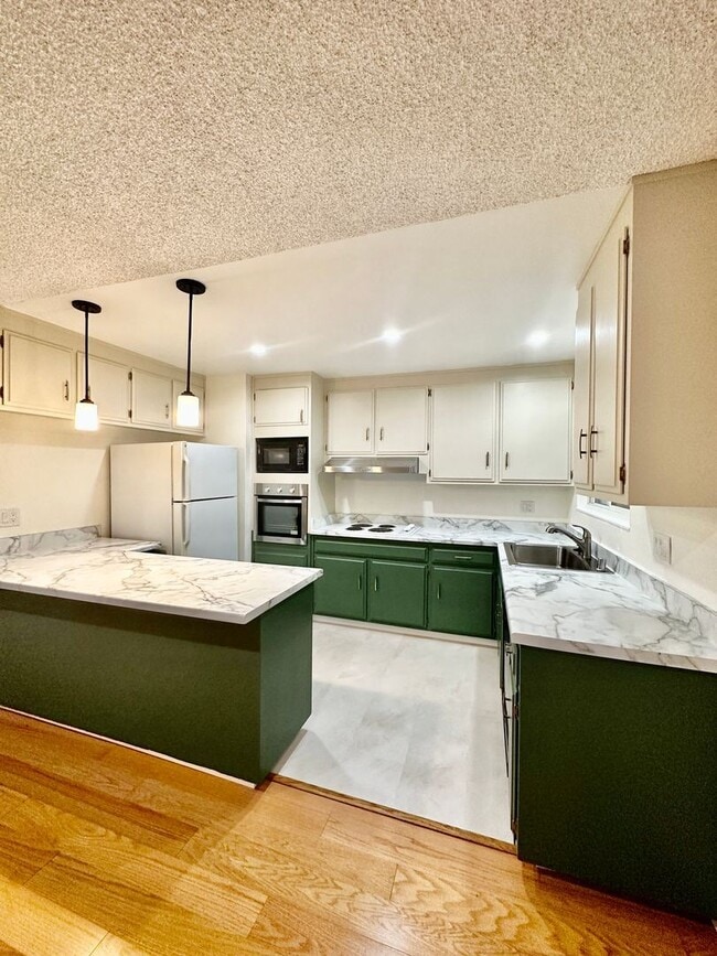 Building Photo - 3 br, 2 bath House - 1309 Locust Pl