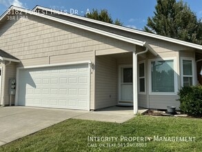 Building Photo - 3182 Forest Hills Dr