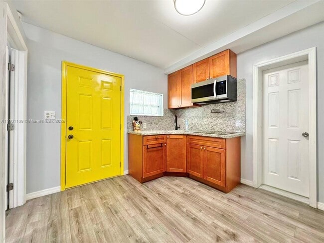 Foto del edificio - 940 NW 32nd Ct