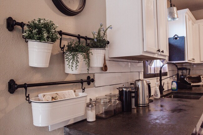 Foto del edificio - 1907 E 19th St