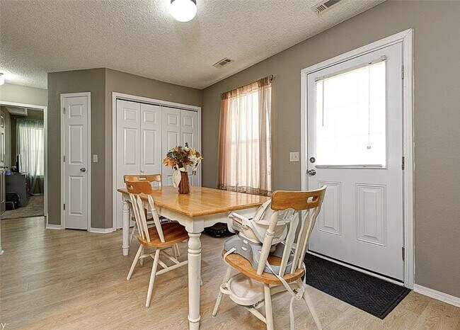 Building Photo - 1701 Signature Dr