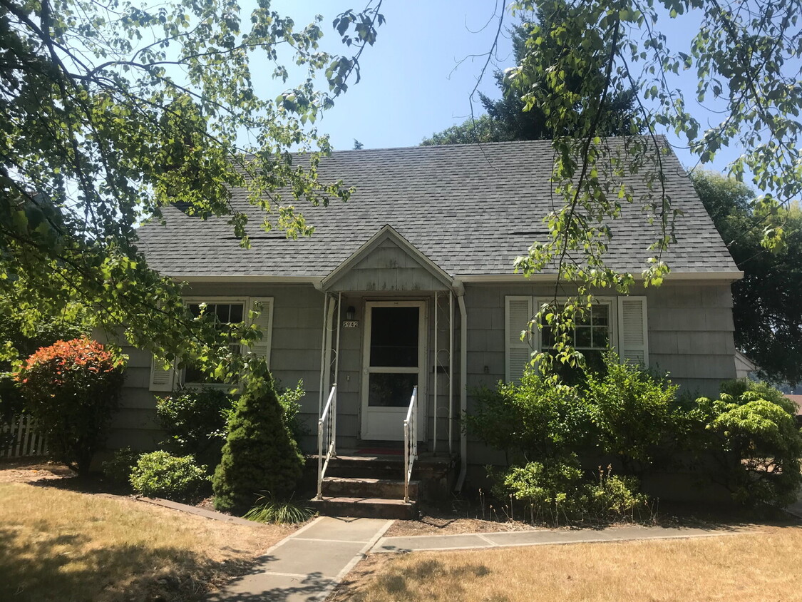 Primary Photo - Charming 3-Bedroom Gem on North Willamette...