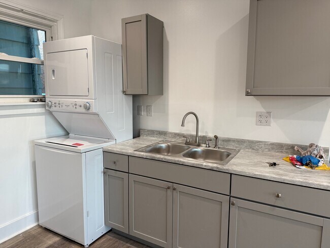 Foto del edificio - 104 Magee Ave