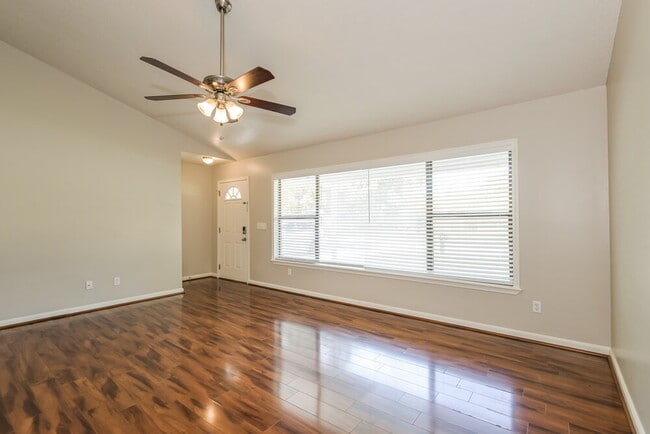 Building Photo - 4946 Irish Moss Dr S