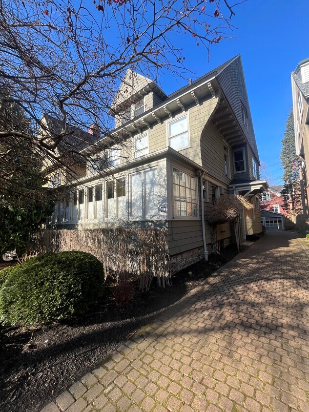 35 Hodge Ave Unit 3rd floor One Bedroom, Buffalo, NY 14222 Apartments