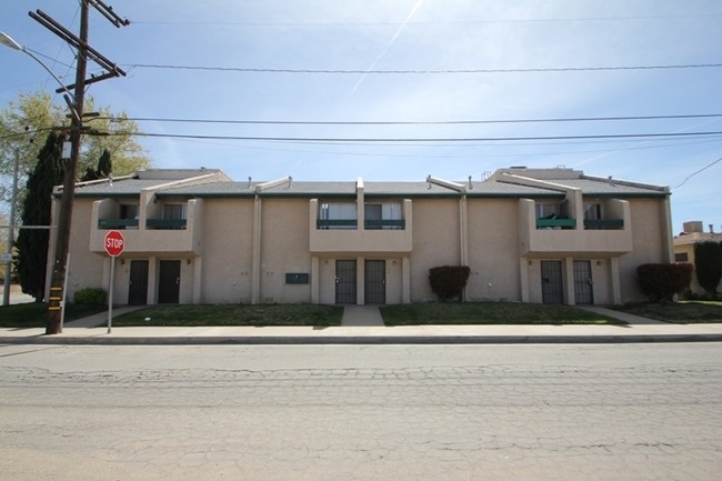 Building Photo - 958 E Avenue Q12