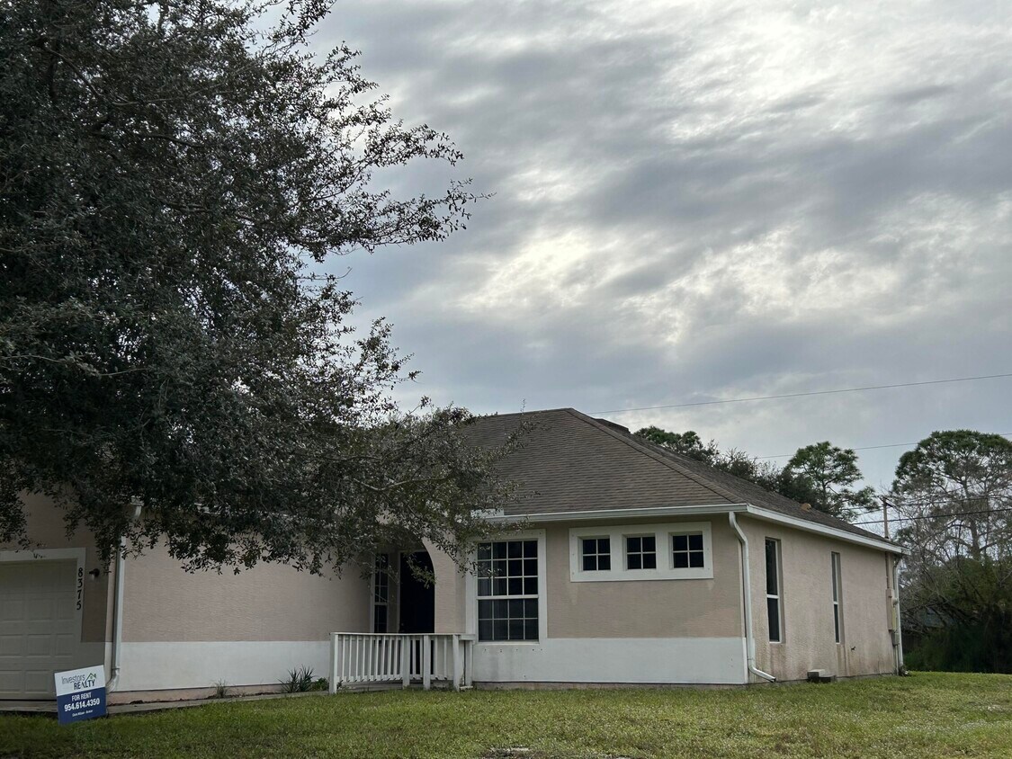Primary Photo - 8375 104th Ct