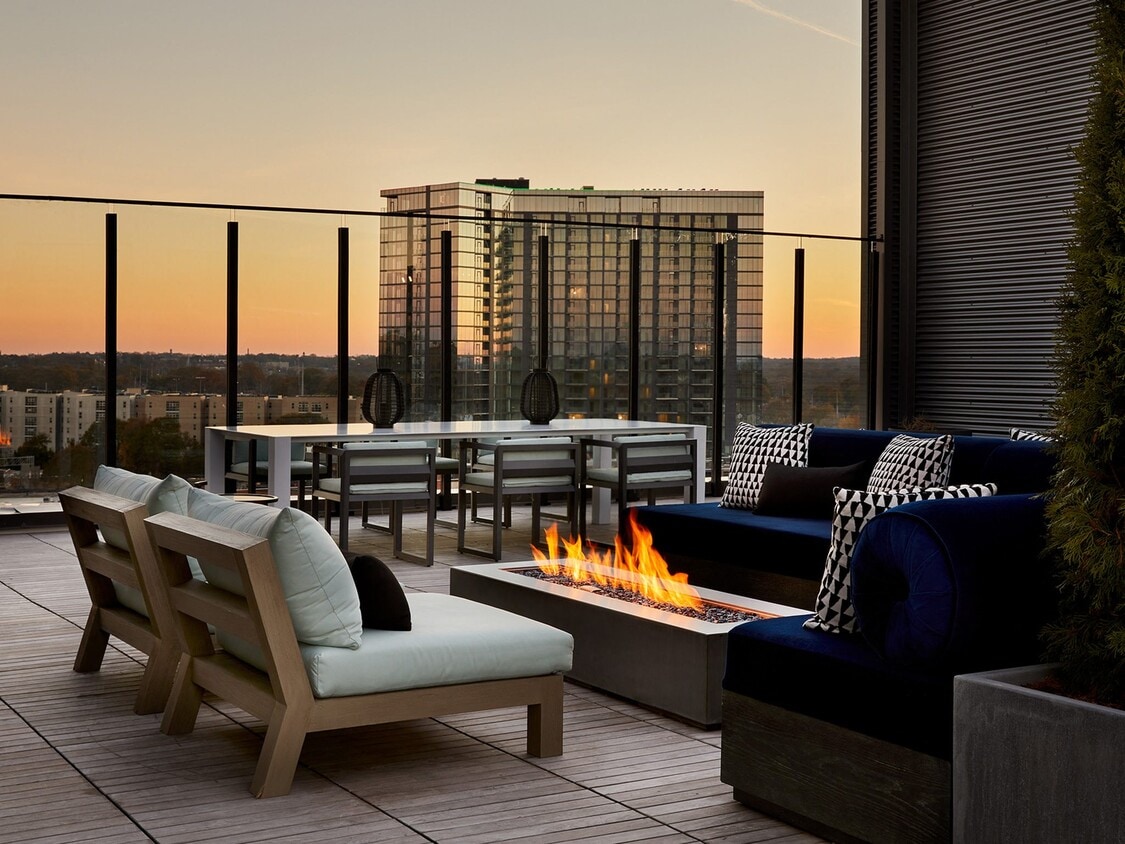 Viewing Deck with Skyline Views and Fire Pits - Sentral West Midtown at Star Metals