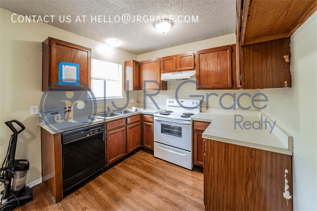 Foto del edificio - 5837 Shadydell Dr