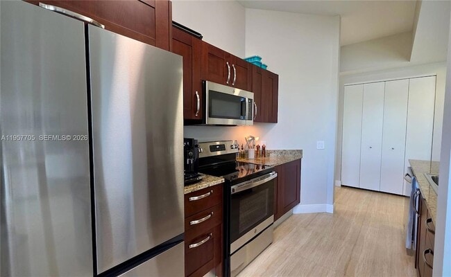 Building Photo - 20000 E Country Club Dr