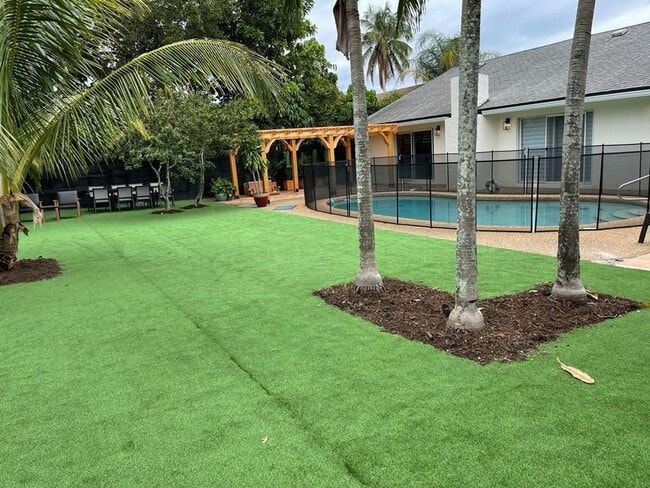 Foto del edificio - 7360 San Sebastian Dr