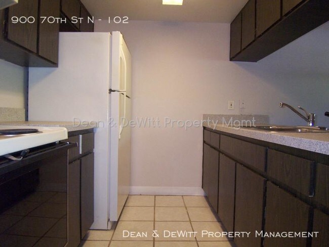 Foto del edificio - 900 70th St N