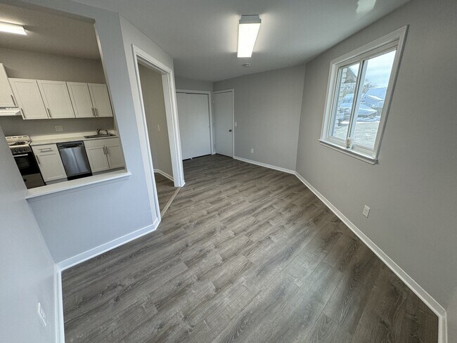 Building Photo - 129 Weed Ave