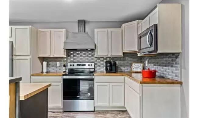 Foto del edificio - 4 bedroom house, Van Buren