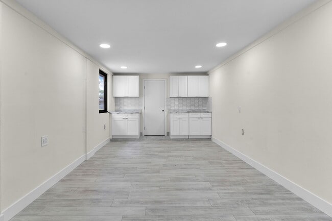 Las luces son LED, por lo que no emiten calor. - 725 SW 1st Ave