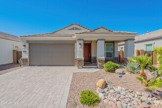 Building Photo - 2055 E Northwood Dr