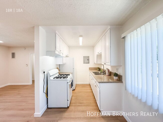 Building Photo - 6336 Tujunga Ave