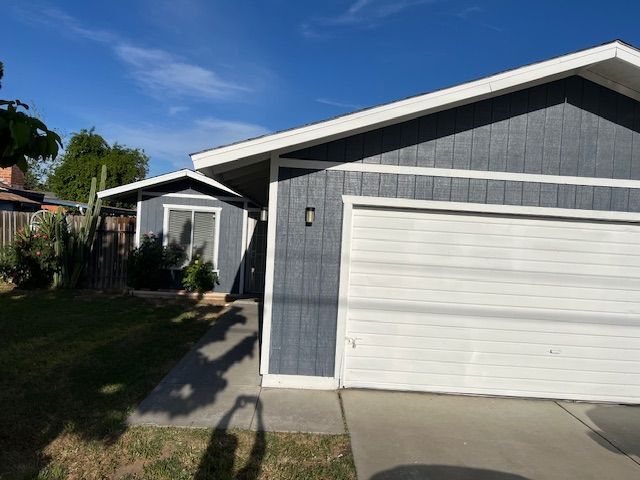 Building Photo - 715 Crane St