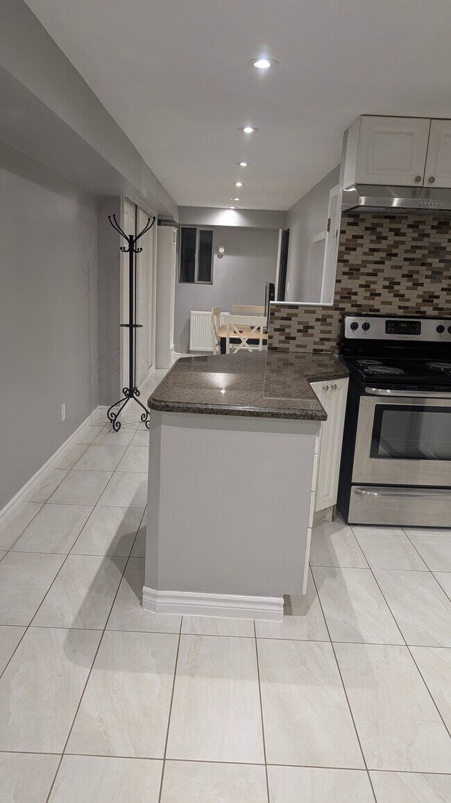 Photo du bâtiment - 2430 Kingston Rd