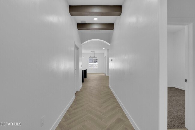 Foto del edificio - 15233 Expectation Ave