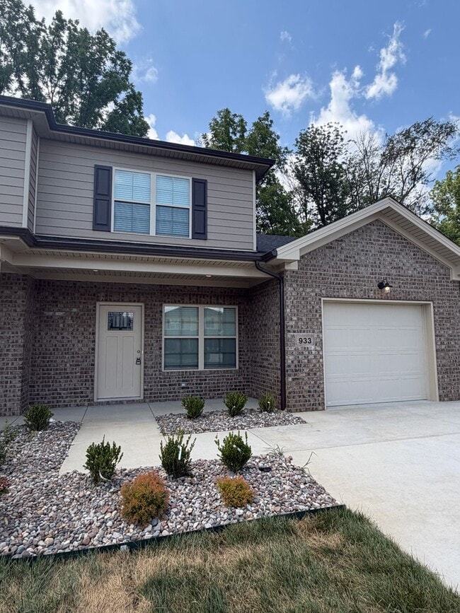 Building Photo - 933-935 Rodeo Ln