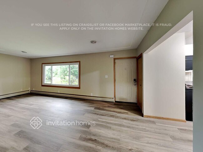 Building Photo - 302 Zinnia Ln N